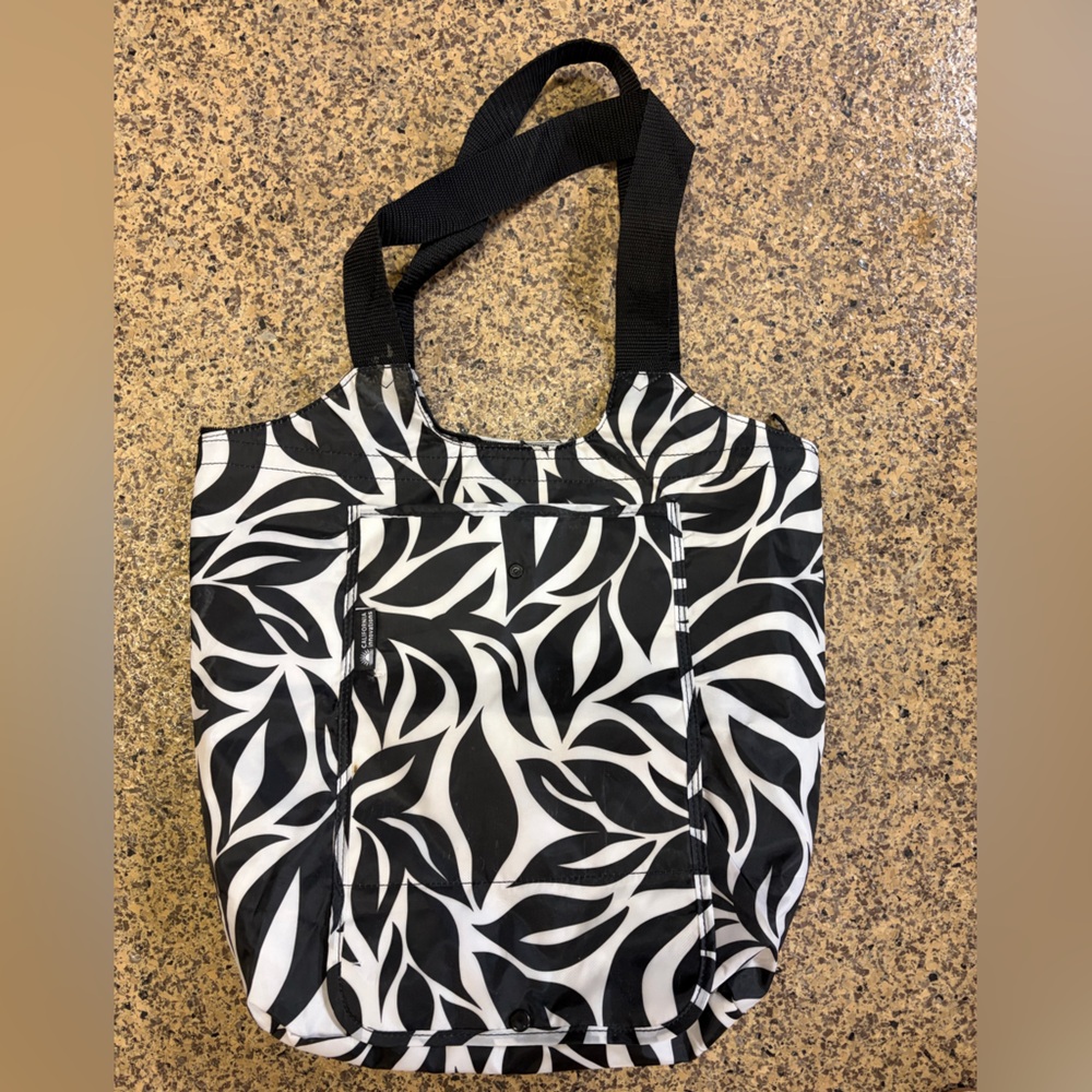 Black and White Leaf Print Insulated Tote Bag